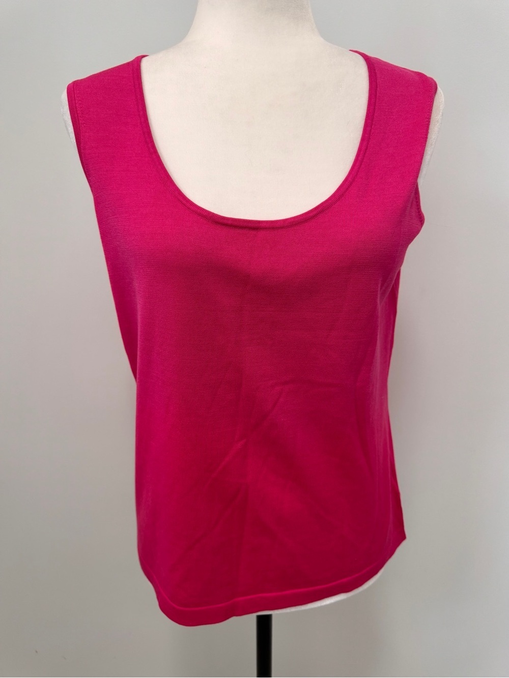 Jones New York Sleeveless Scoop Neck Tank in Hot Pink Sz M